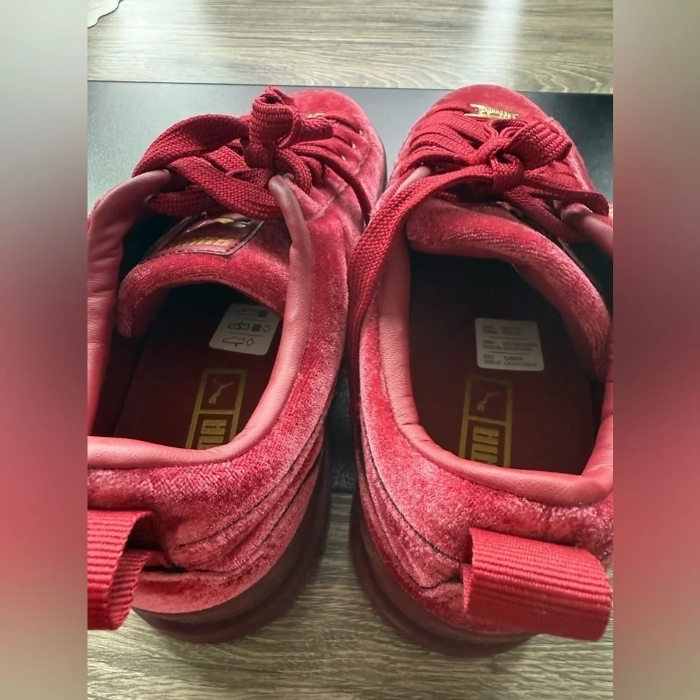 PUMA Mayze Velvet Tibetan Red